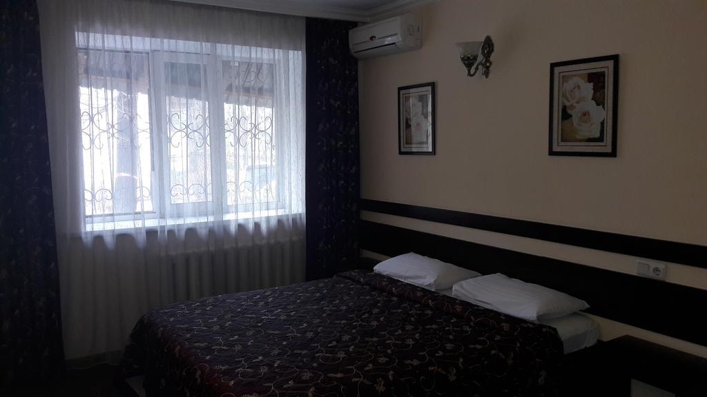 Salem On Tulebaeva Street Hotel Almaty Extérieur photo